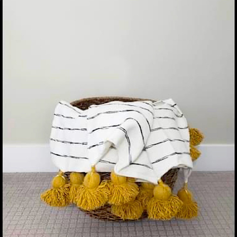 🌿⚪️⚫️New BOHO Black Stripe|Mustard Pom Blanket!